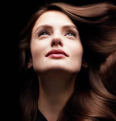 Als je je kapsel met middelbruin haar beu bent, kan een frisse kleur je coupe in 1,2,3 upgraden. Ontdek welke kleur bij jou past en hoe je je nieuwe look laat stralen.